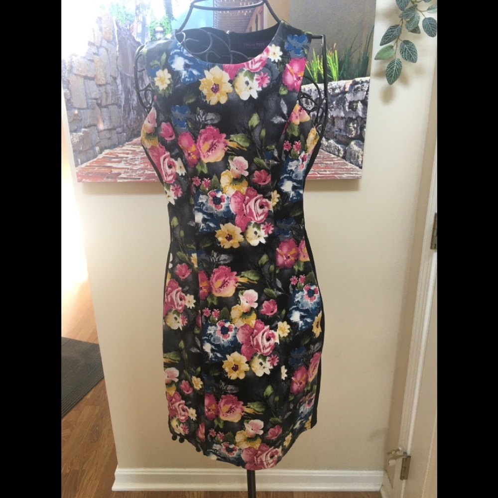 Floral Bodycon Mini Dress Fits xs.